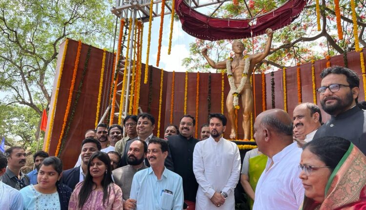 श्री अनुराग ठाकुर