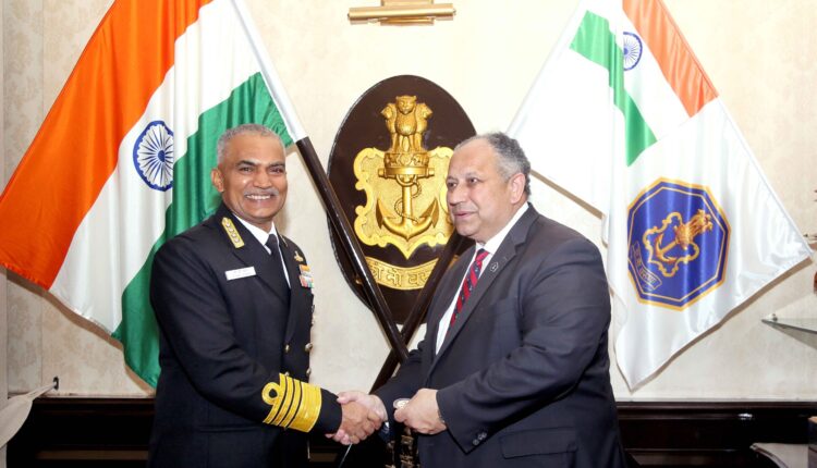 सचिव कार्लोस डेल टोरो