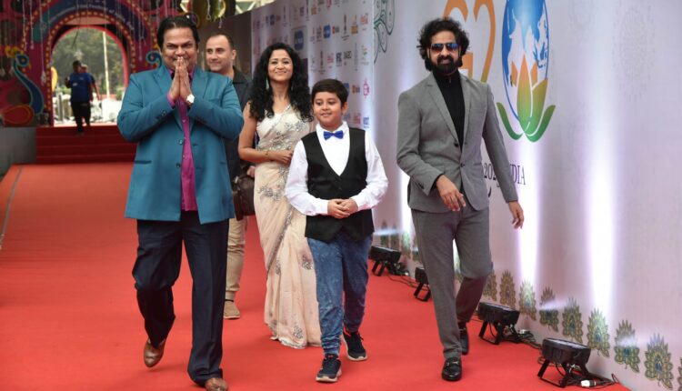 लोटस ब्लूम्स